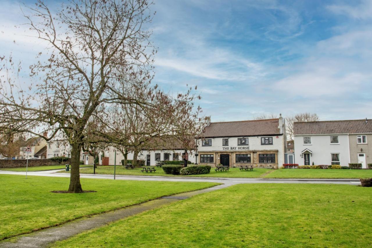 Work And Relax - Fast Wifi, Fireplace & Near Pub Newton Aycliffe Exterior foto